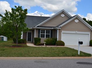 325 Stonewood Crossing Dr, Boiling Springs, SC 29316