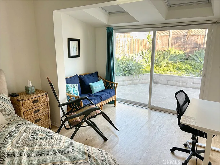 123 W Avenida Valencia — Photo 10
