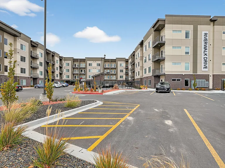 Riverwalk Apartments — Photo 18