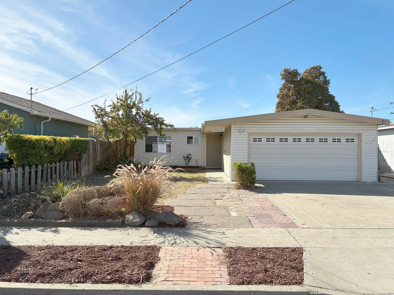 4 bed, 1132 sqft, $3,925 — Photo 1