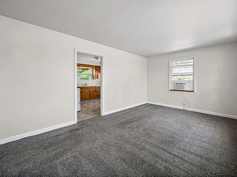 400 Highland Cir — Photo 3