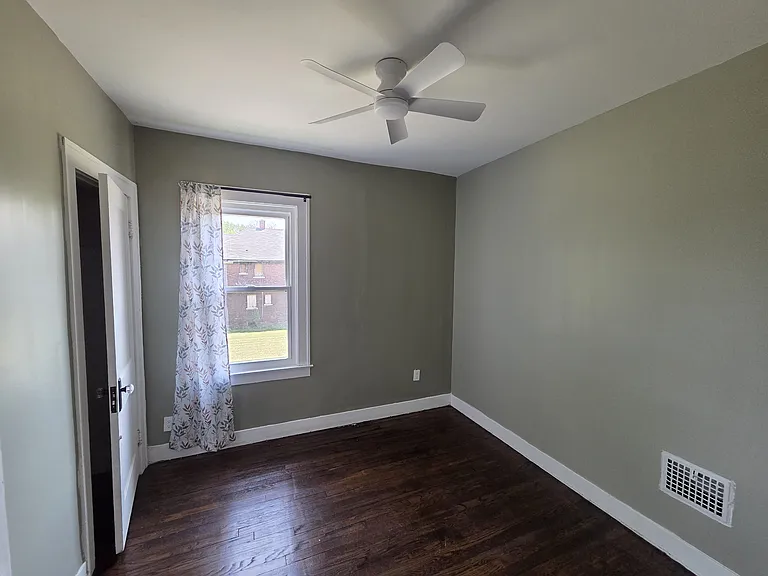 3964 Helen St — Photo 11