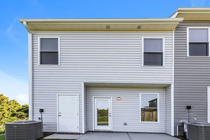 2027 River Park Cir — Photo 12