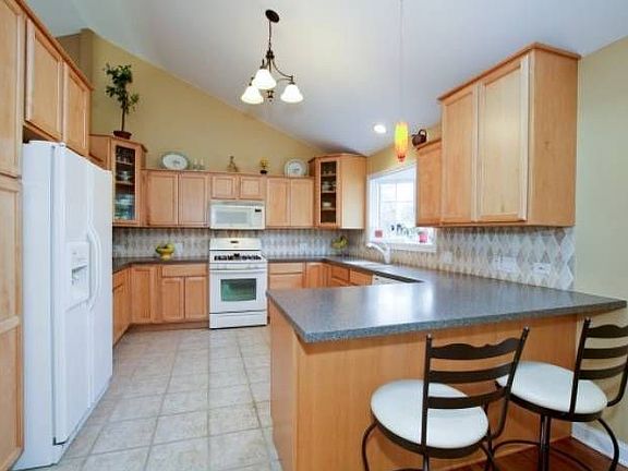 3rd image of 821 Bradoc St