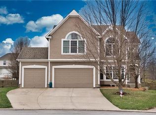 1513 SW Summit Crossing Ct, Lees Summit, MO 64081