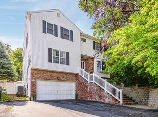 47 Capitol Heights Rd, Oyster Bay, NY 11771