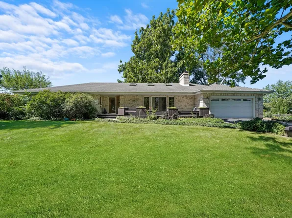 9040 S 83rd Ave, Hickory Hills, IL 60457