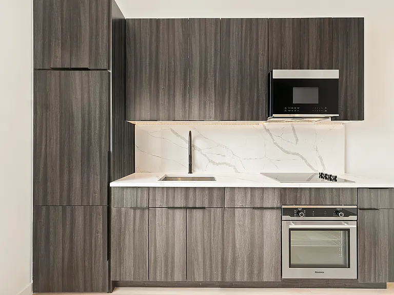 141 India St #3E — Photo 2