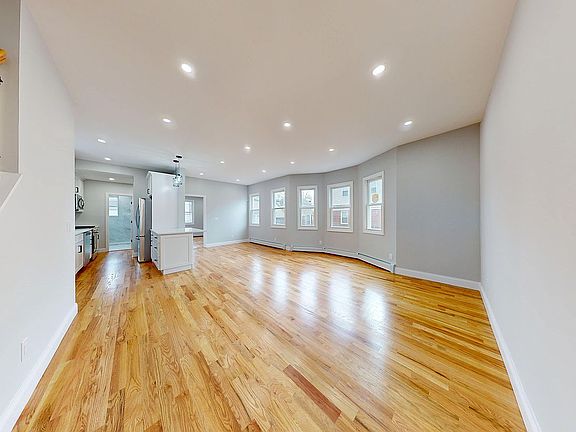 4th image of 13611 Brookville Blvd