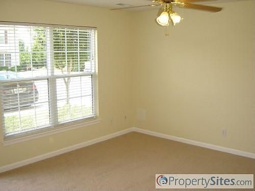 5th image of 25 Honeysuckle Ct