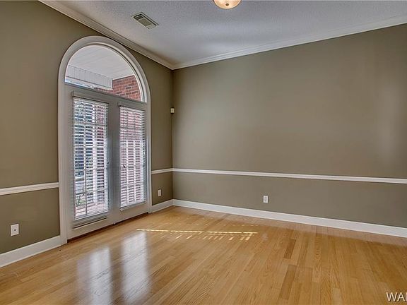 3rd image of 1595 Greystone Dr