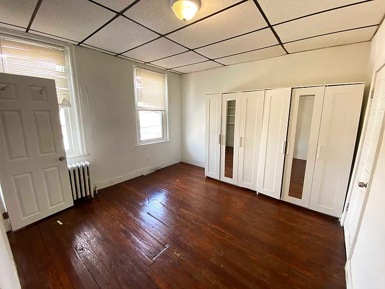 534 E Indiana Ave — Photo 4