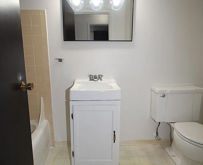 5112 Ravenna Apartments - Ravenna — Photo 17