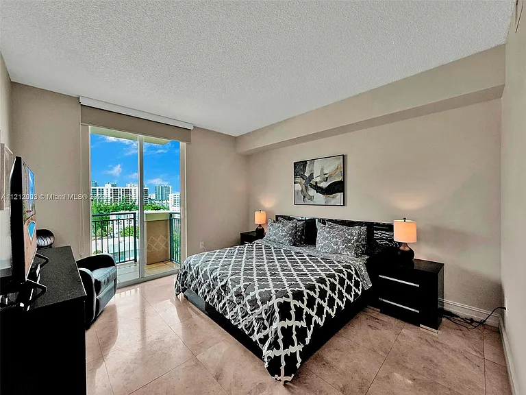 17555 Atlantic Blvd #806 — Photo 16