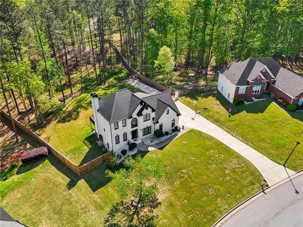 1961 Flowering Dr, Grayson, GA 30017