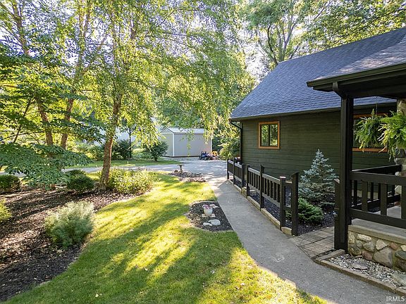 3rd image of 1301 King Arthur Dr