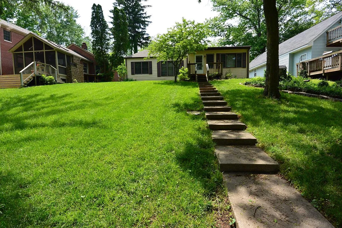 7221 Edgewater Place — Photo 2