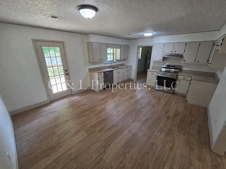 203 Roberts Ave — Photo 7