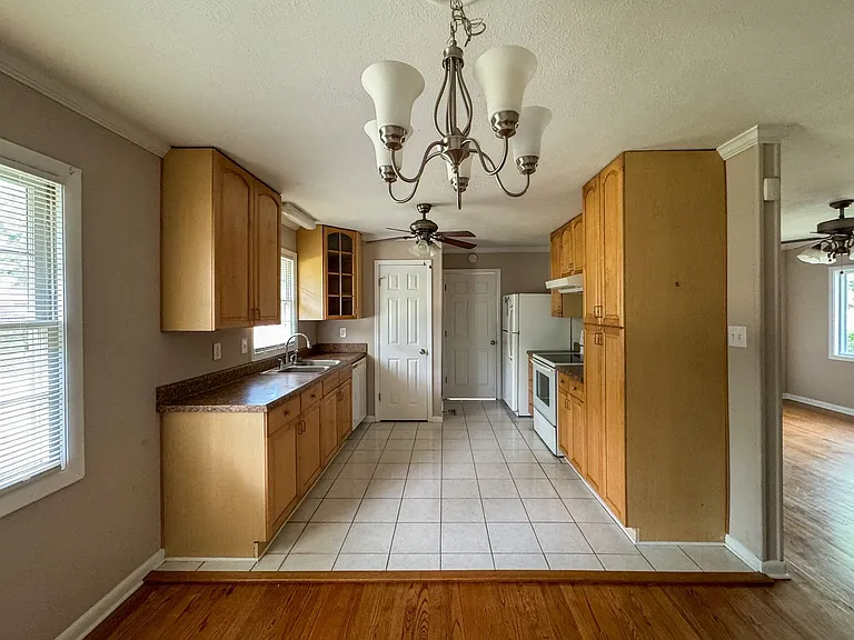 7228 Ainsley St — Photo 5