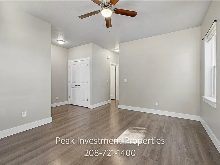 315 E Denver St — Photo 5