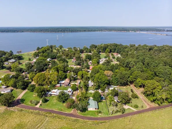 116 County Road 4672, Etoile, TX 75944