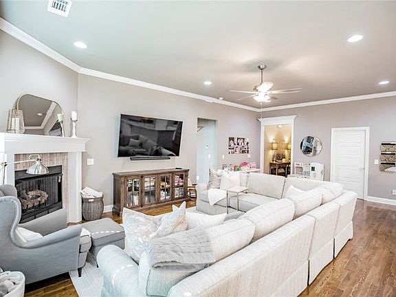 3rd image of 6309 S 58th St