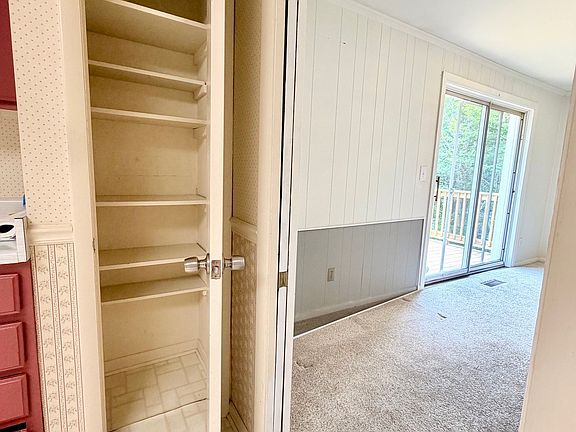 4th image of 4116 Coleridge Dr