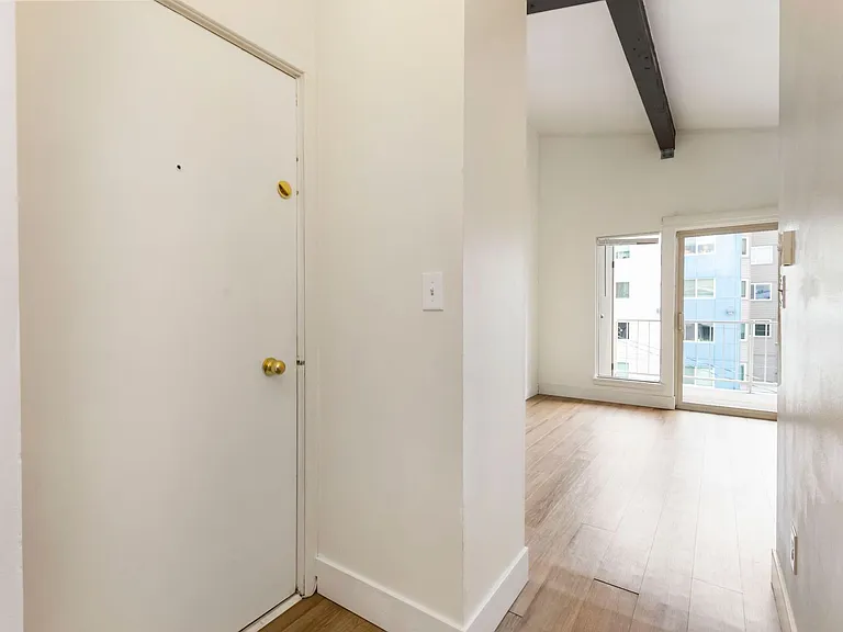 1613 Summit Flats — Photo 6