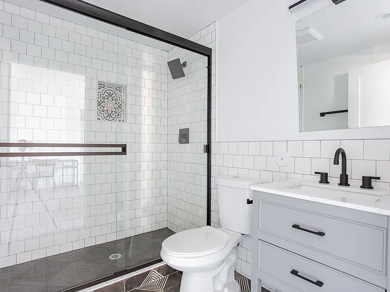 1160 W 37th St #5 — Photo 18