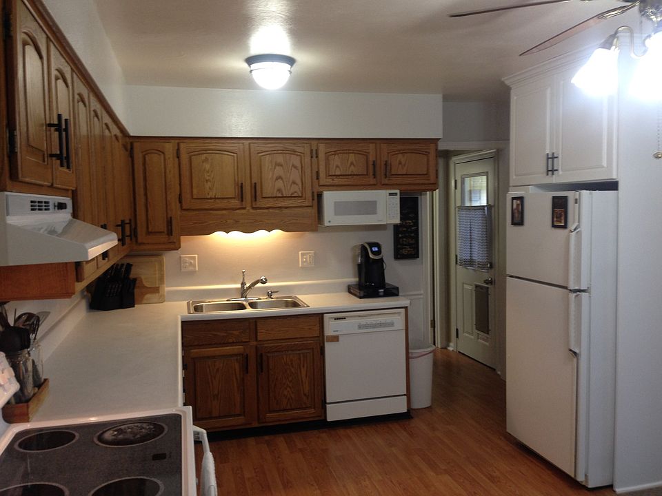 1st image of 410 Eastlawn Dr