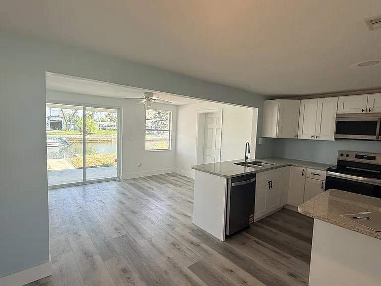 13428 Neptune Dr — Photo 15