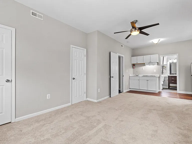2510 Roslyn Ave — Photo 26