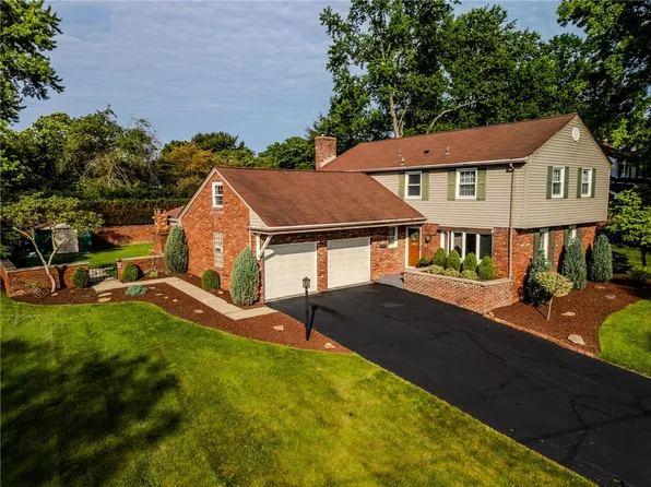 836 Fredericka Dr, Bethel Park, PA 15102