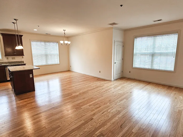 300 Canter Ct — Photo 2