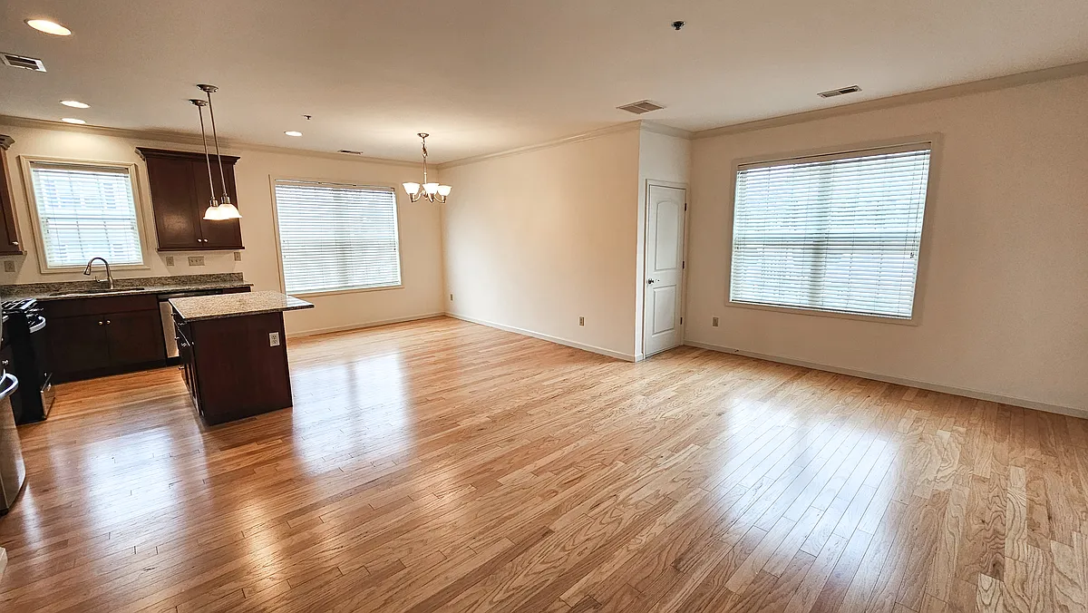 Building Photo - 300 Canter Ct