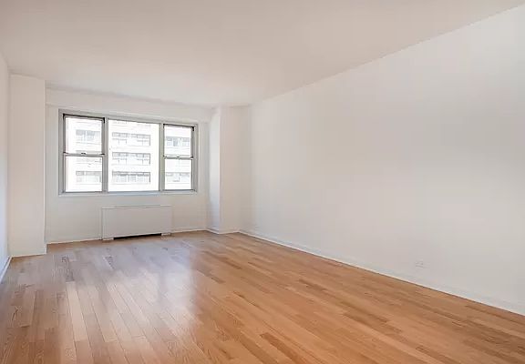 5th image of 300 E 40th St APT 8V