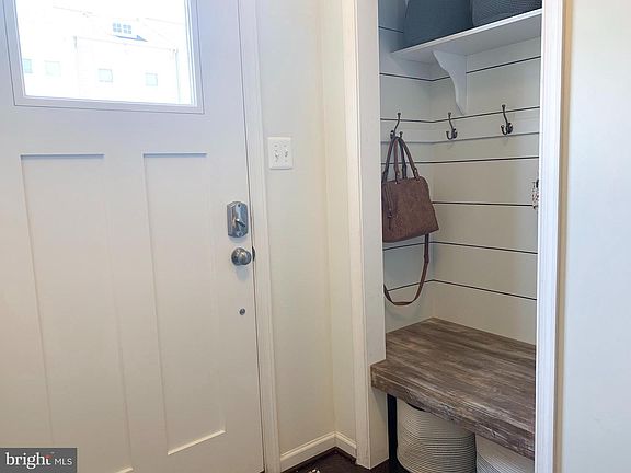 3rd image of 106 Nandina Ln