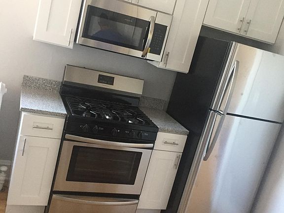 4th image of 6038 N Hermitage Ave