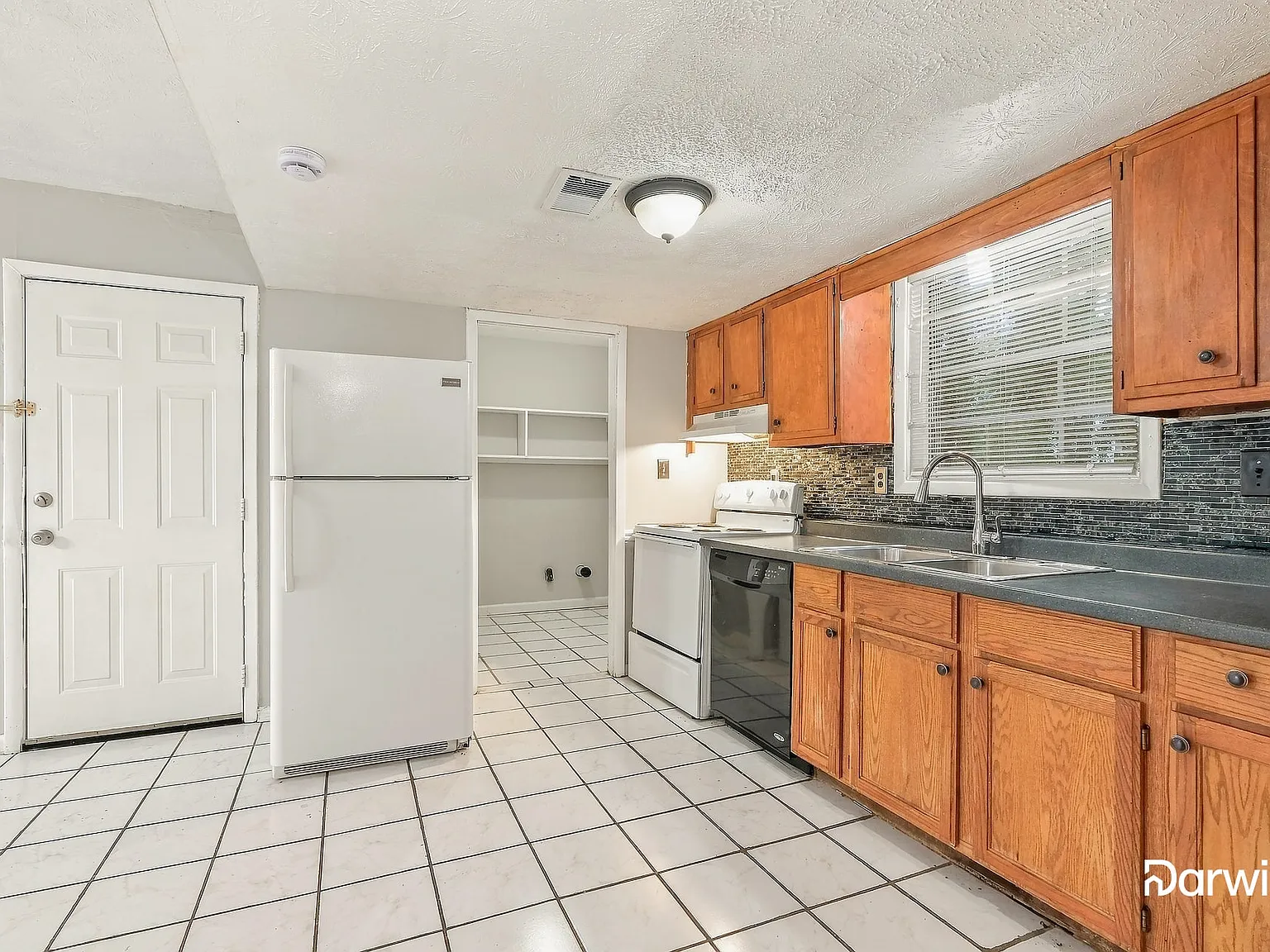3 bed, 3.0 bath, 2184 sqft, $1,835 — Photo 4