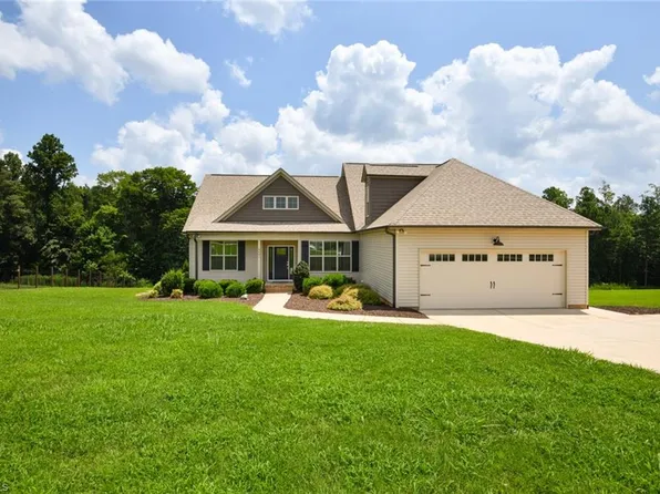8861 Belews Ridge Rd, Stokesdale, NC 27357