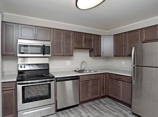 1609 Longfellow Ct, Rochester Hills, MI 48307