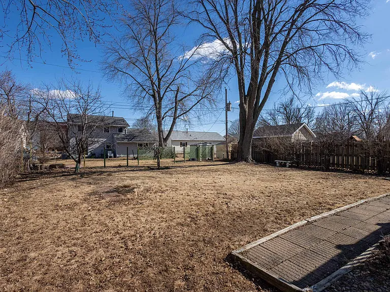 2318 Pinehurst St — Photo 24