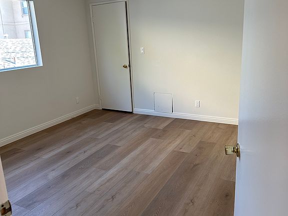 5th image of 576 E Verdugo Ave