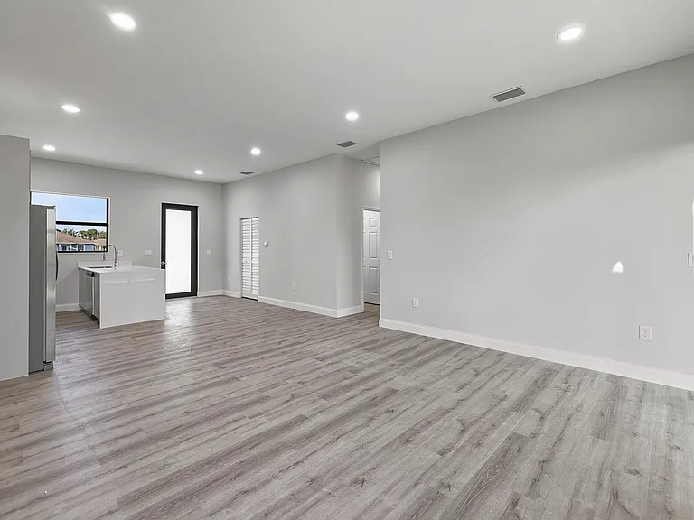 4701 Leonard Blvd S — Photo 13