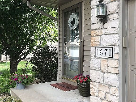 2nd image of 1671 Wellington Ln