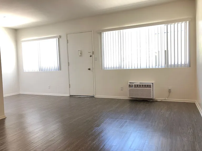 Bleu Apartments — Photo 33