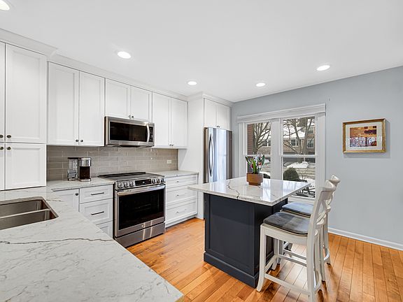 2nd image of 813 Evernia Ct