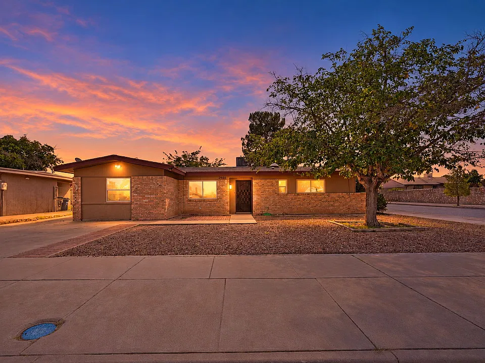 2900 Beachcomber Dr