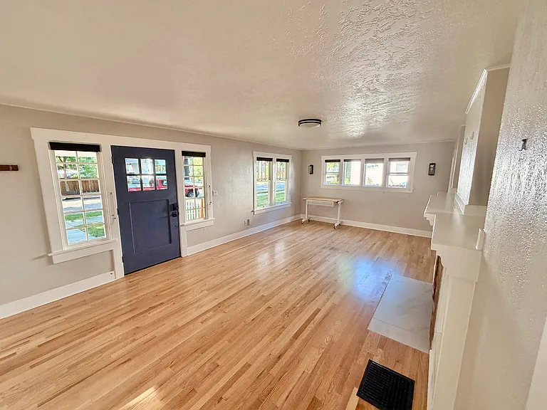 2419 W Regan Ave — Photo 4