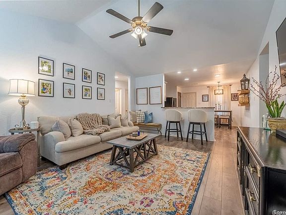 4th image of 2925 Beechwood Dr